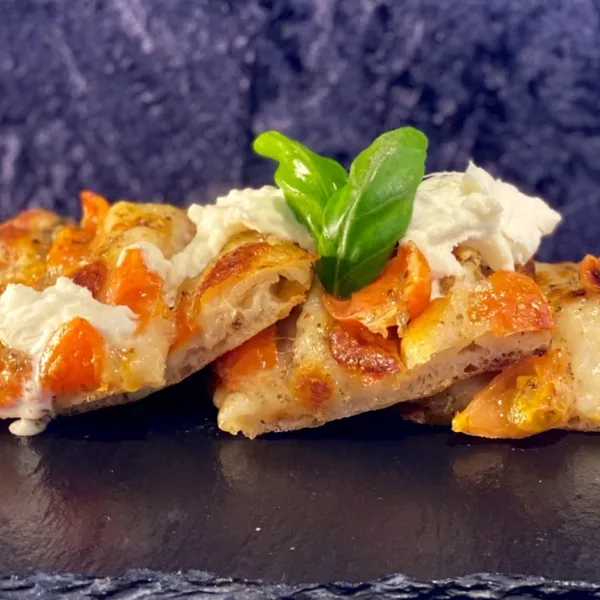 Pizza Cherrytomater & Bøffelmozzarella